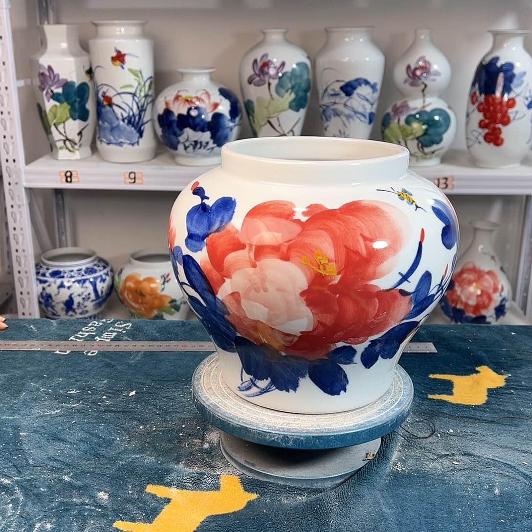 摆件景德镇陶瓷大口红牡