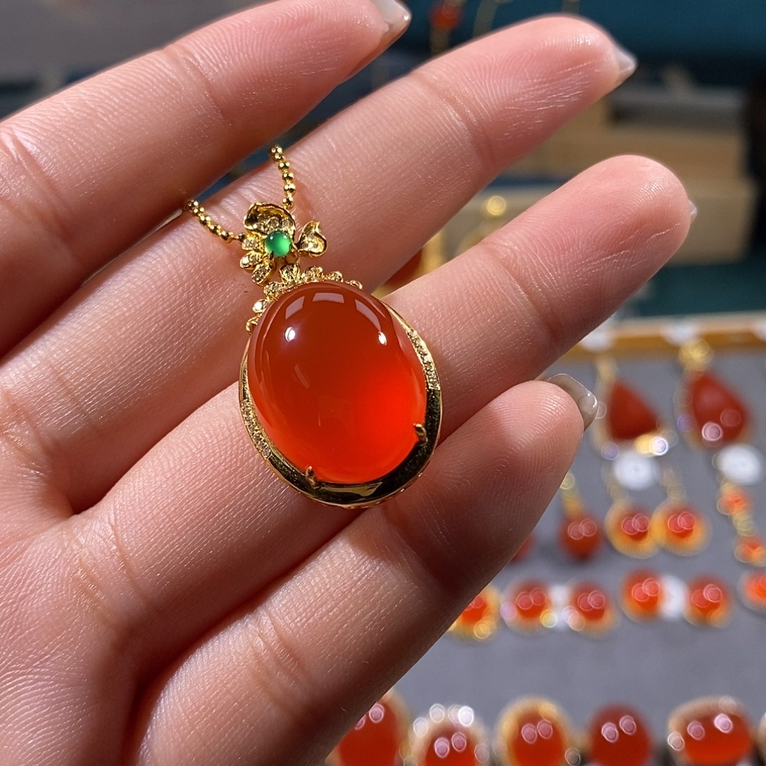 南红玛瑙颈饰18K金镶嵌