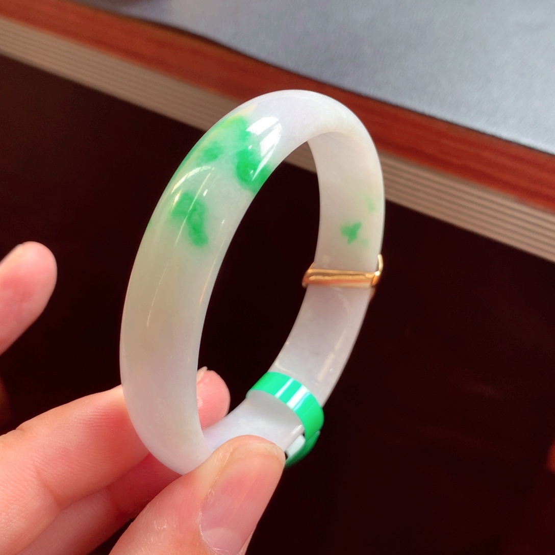 翡翠手镯未镶嵌缅甸翡翠