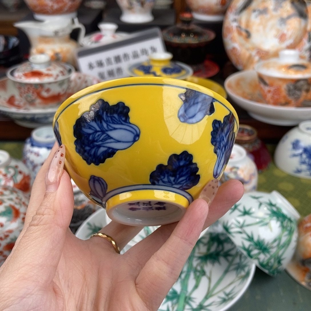 淡***然陶瓷的设计师是在一个