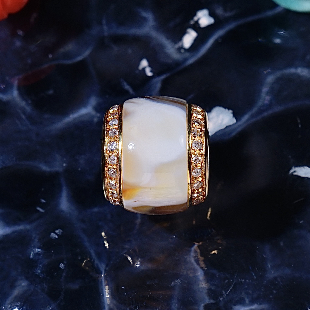 天然橘底金白溶洞蜜蜡精工18k金钻单珠 尺寸：7.3mm