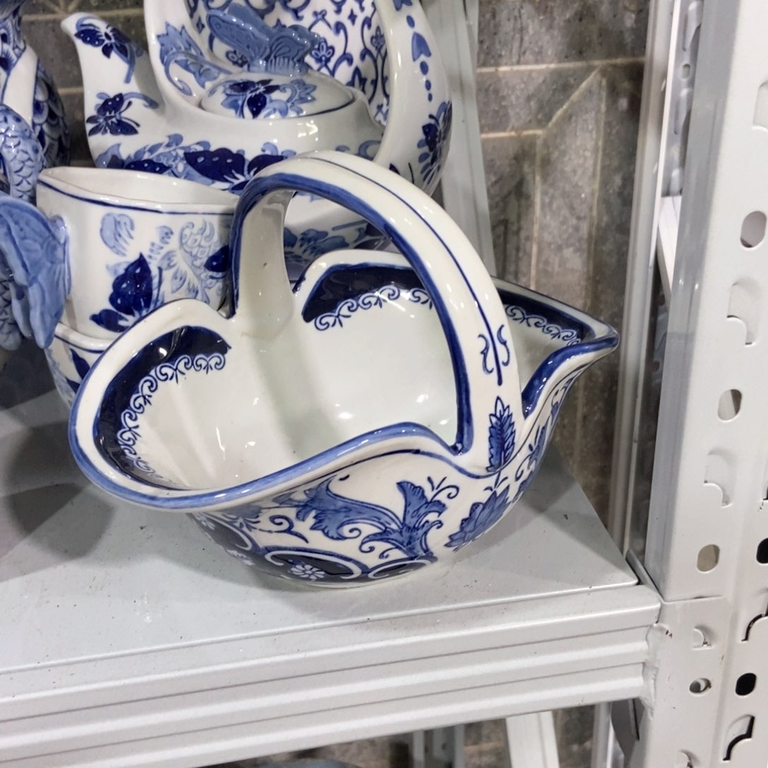 摆件花瓶手绘釉下彩