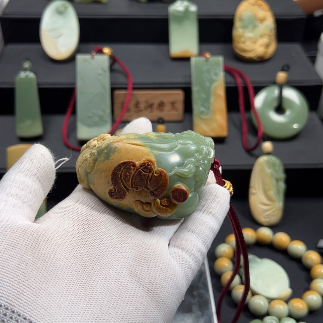 岫岩河磨玉（透闪石质玉）颈饰未镶嵌福**满