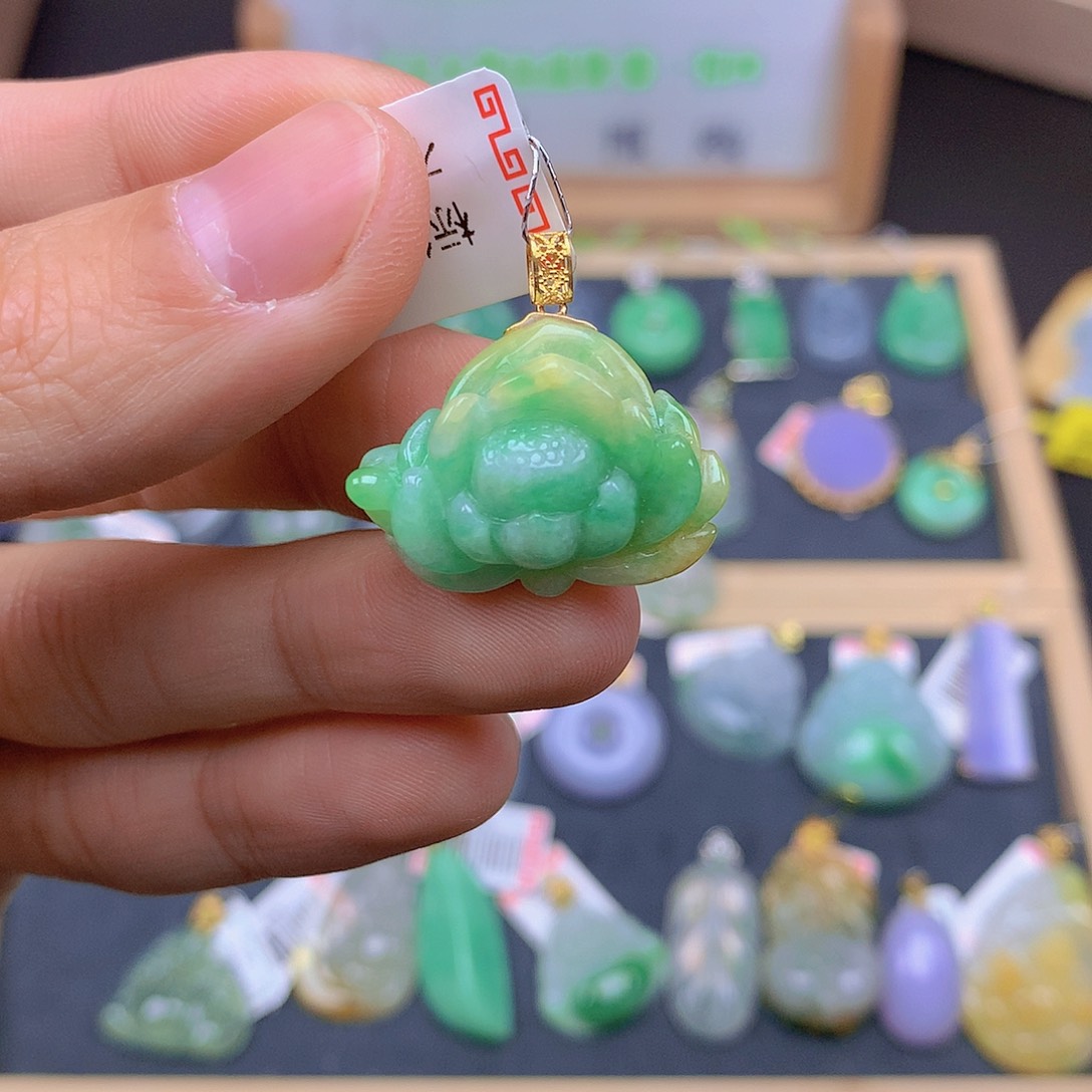 翡翠颈饰18K金镶嵌翡翠