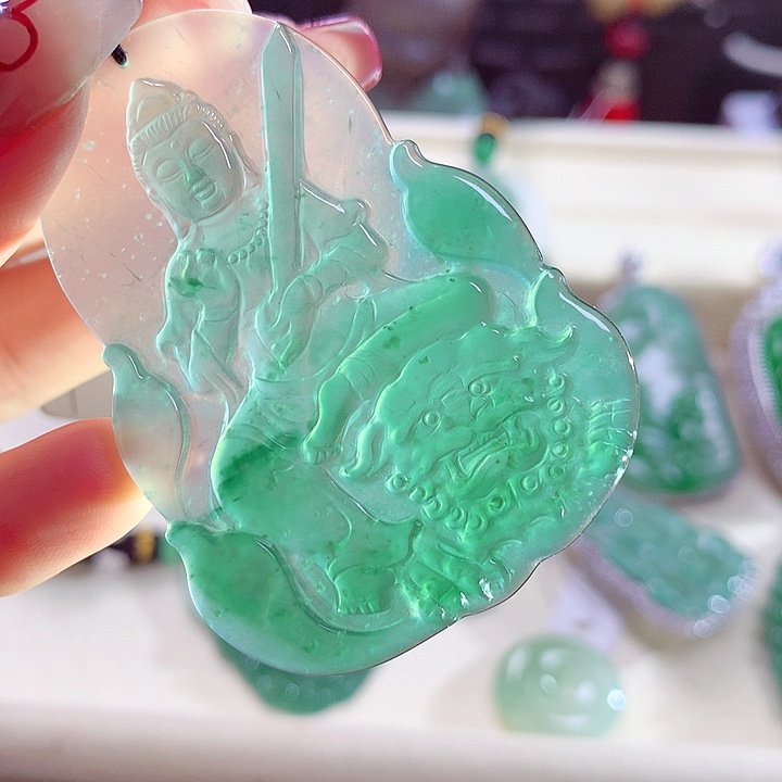 翡翠颈饰未镶嵌天然