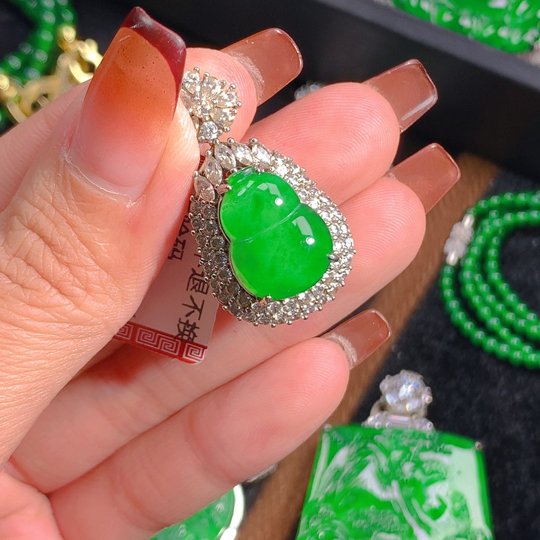 翡翠吊坠(不含链)未镶嵌