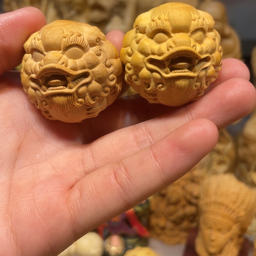 黄杨木瑕疵貔貅手球一对