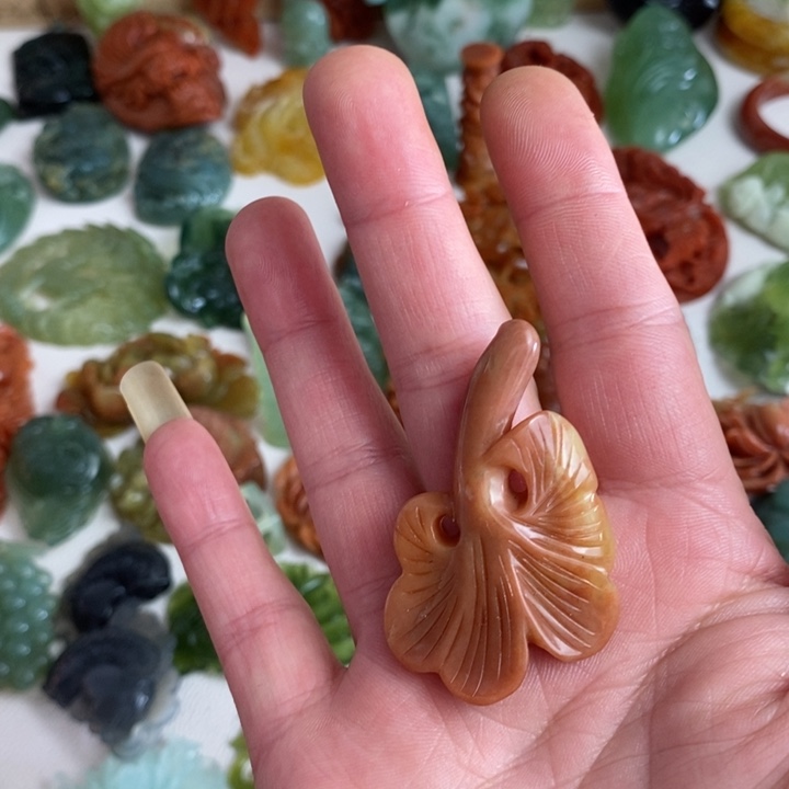 蛇纹石玉颈饰未镶嵌