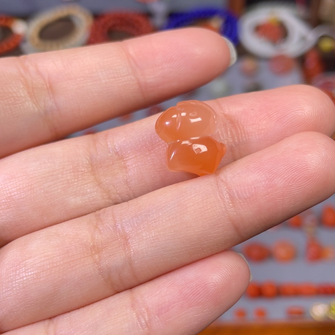 南红玛瑙未镶嵌小马前后通孔