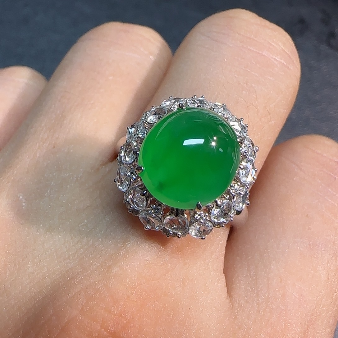 翡翠18K金镶嵌戒指蛋面