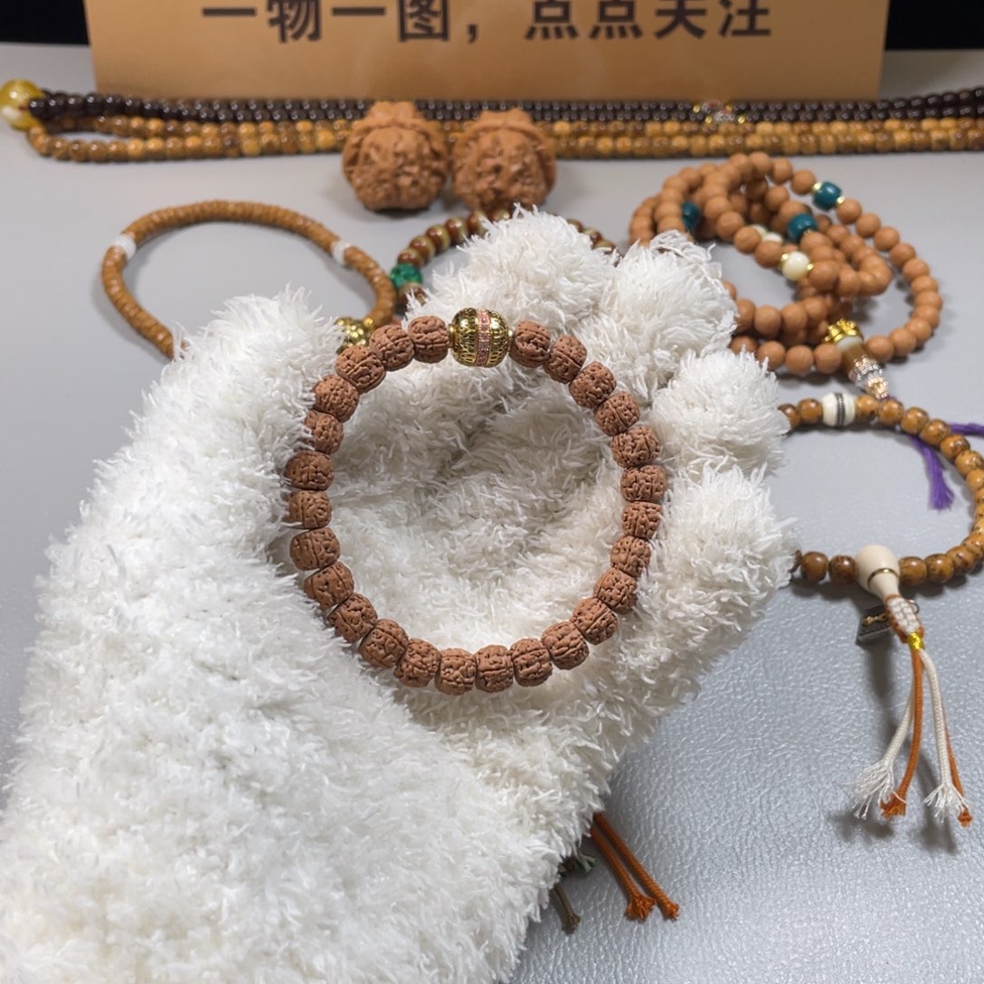 吊坠金刚菩提。。。。。。。。。。。。。