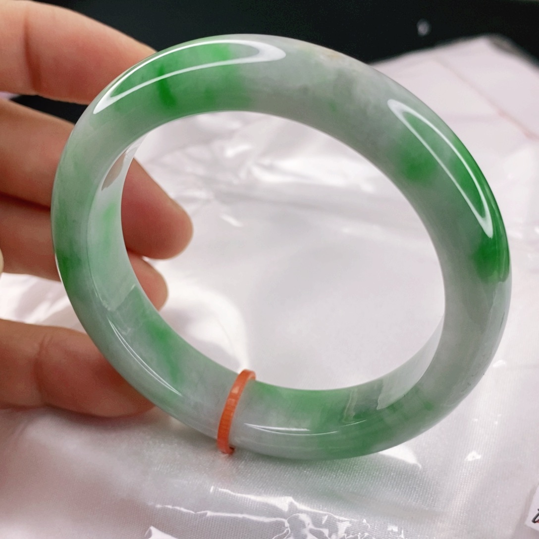 翡翠手镯未镶嵌53圈口