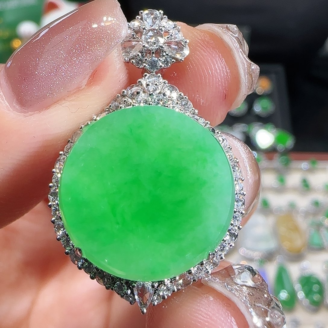 翡翠吊坠(不含链)18K金镶嵌