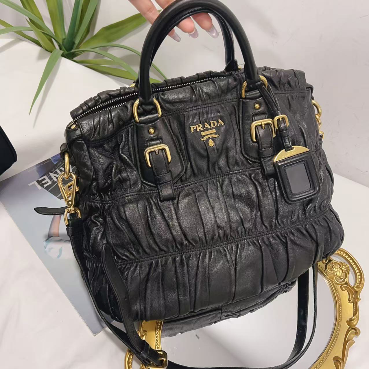 95新 Prada/普拉达 褶皱牛皮手提斜挎包/现代款/聪聪