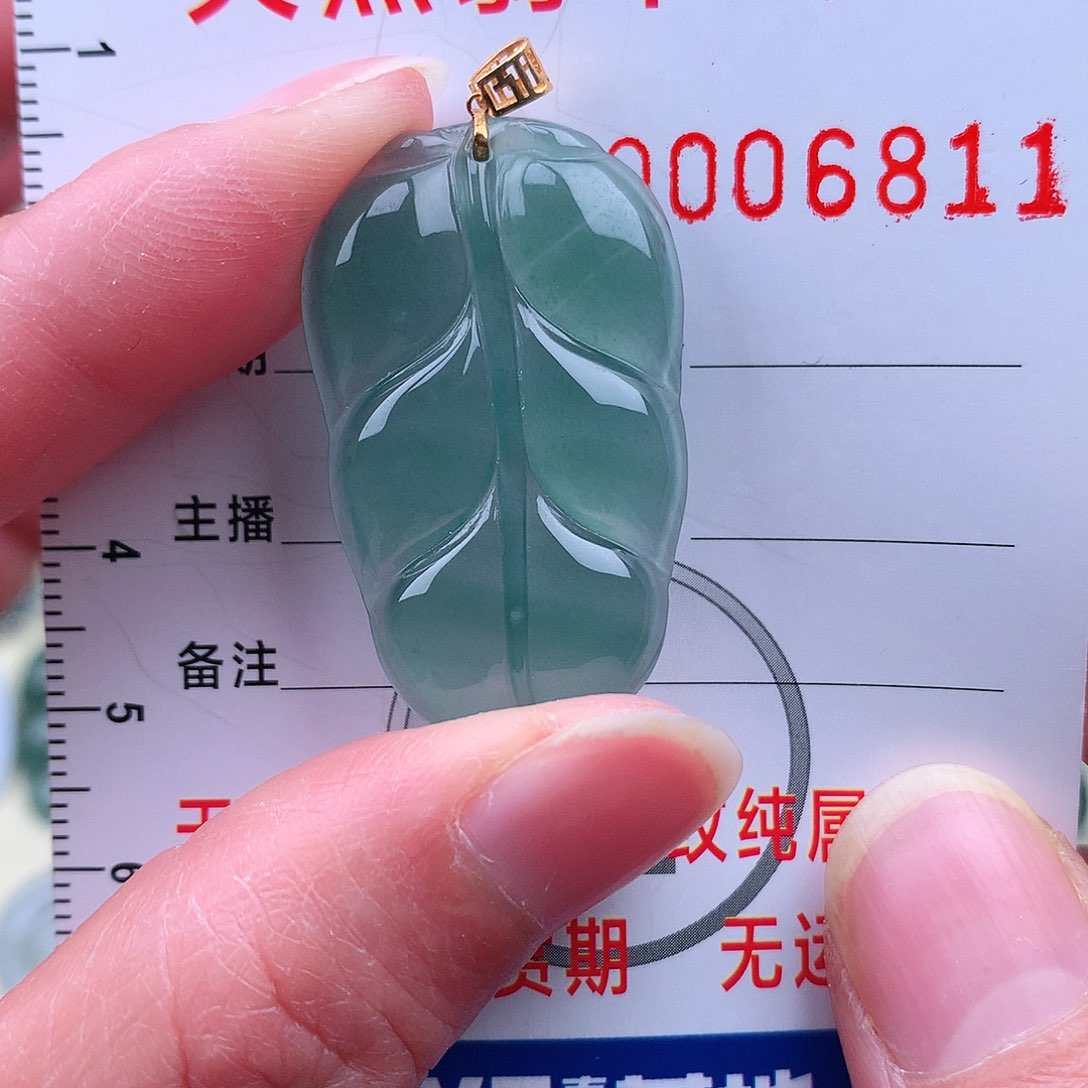 翡翠颈饰18K金镶嵌吊坠