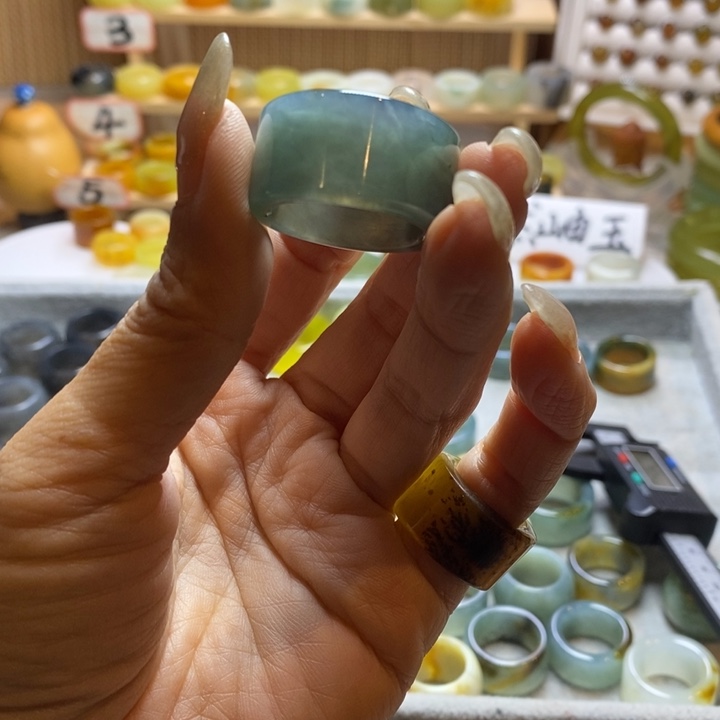 翛****岫玉未镶嵌戒指岫玉精品指环