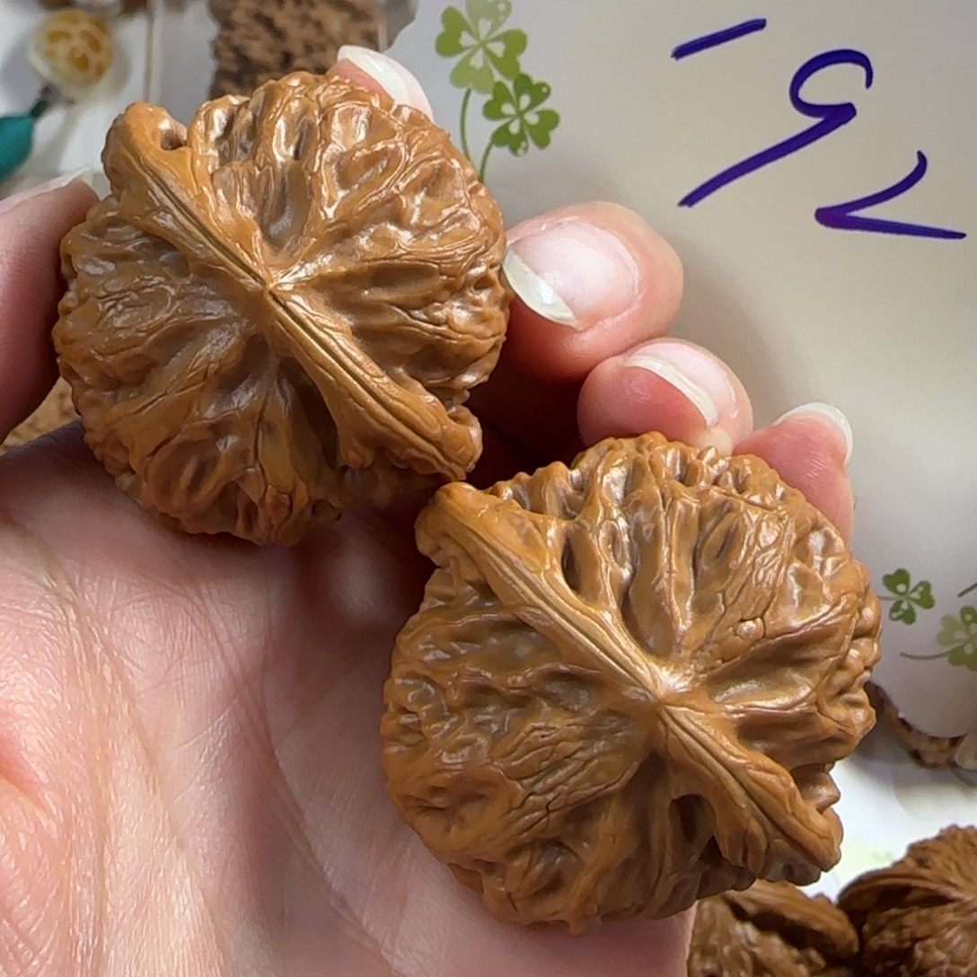 文玩核桃吊坠192号宫灯4.0