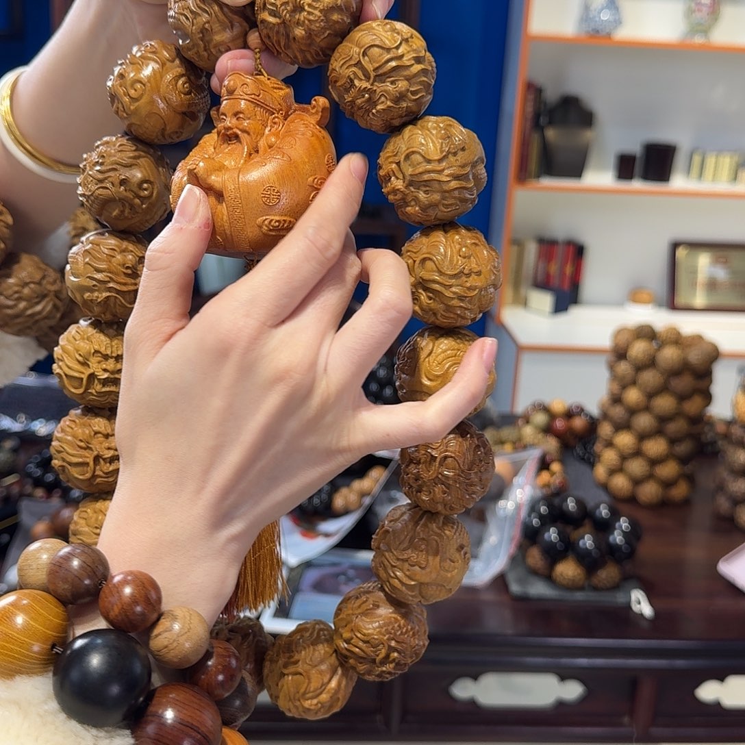 其他维腊木（绿檀）4.0.18 颗龙王手持大财神