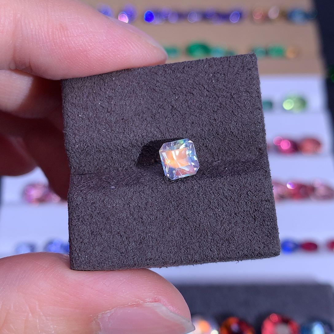 月光石裸石未镶嵌1.055ct