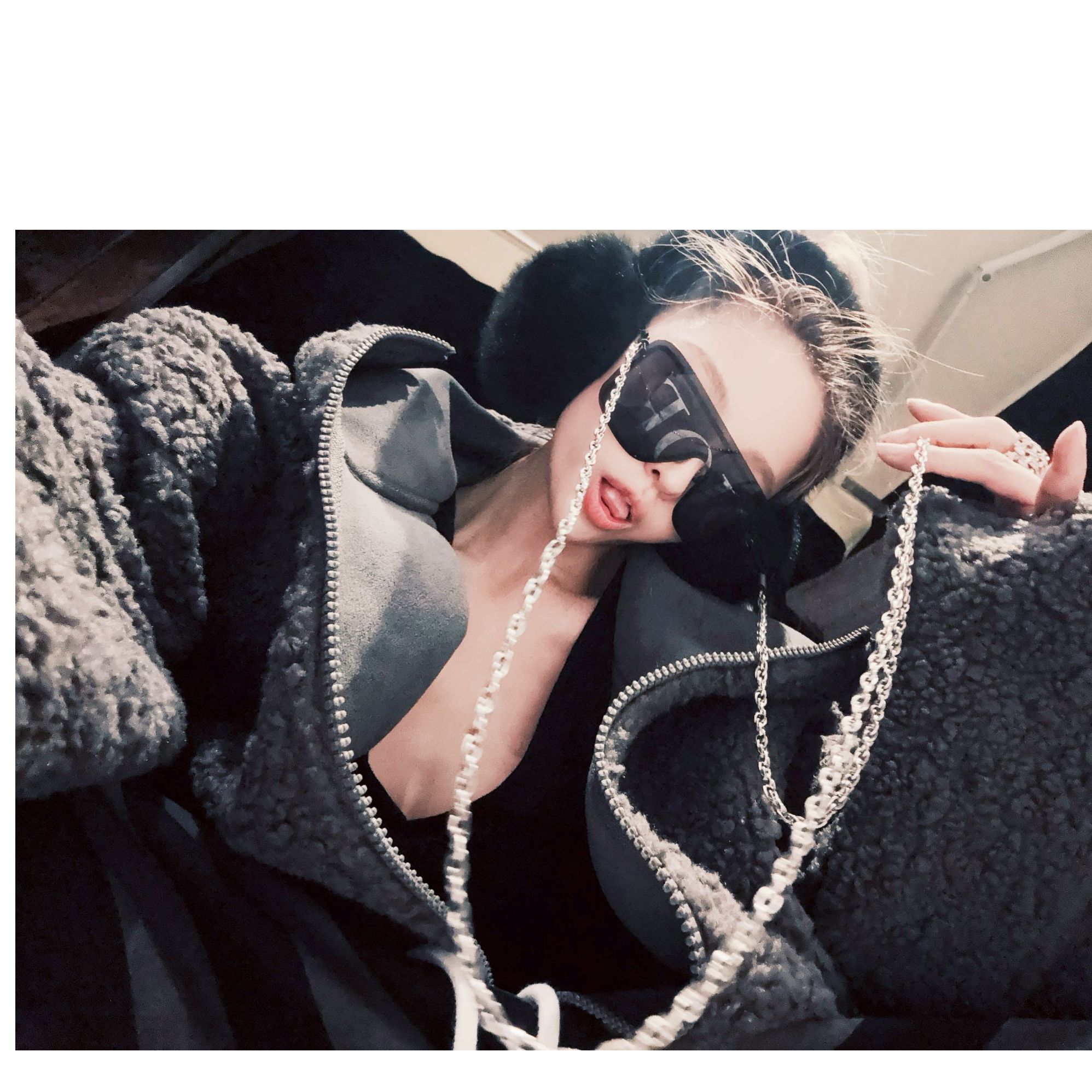 洪小妍自留毛茸茸云朵秋冬加绒网红黑色毛绒时尚棉感耳罩保暖冬季