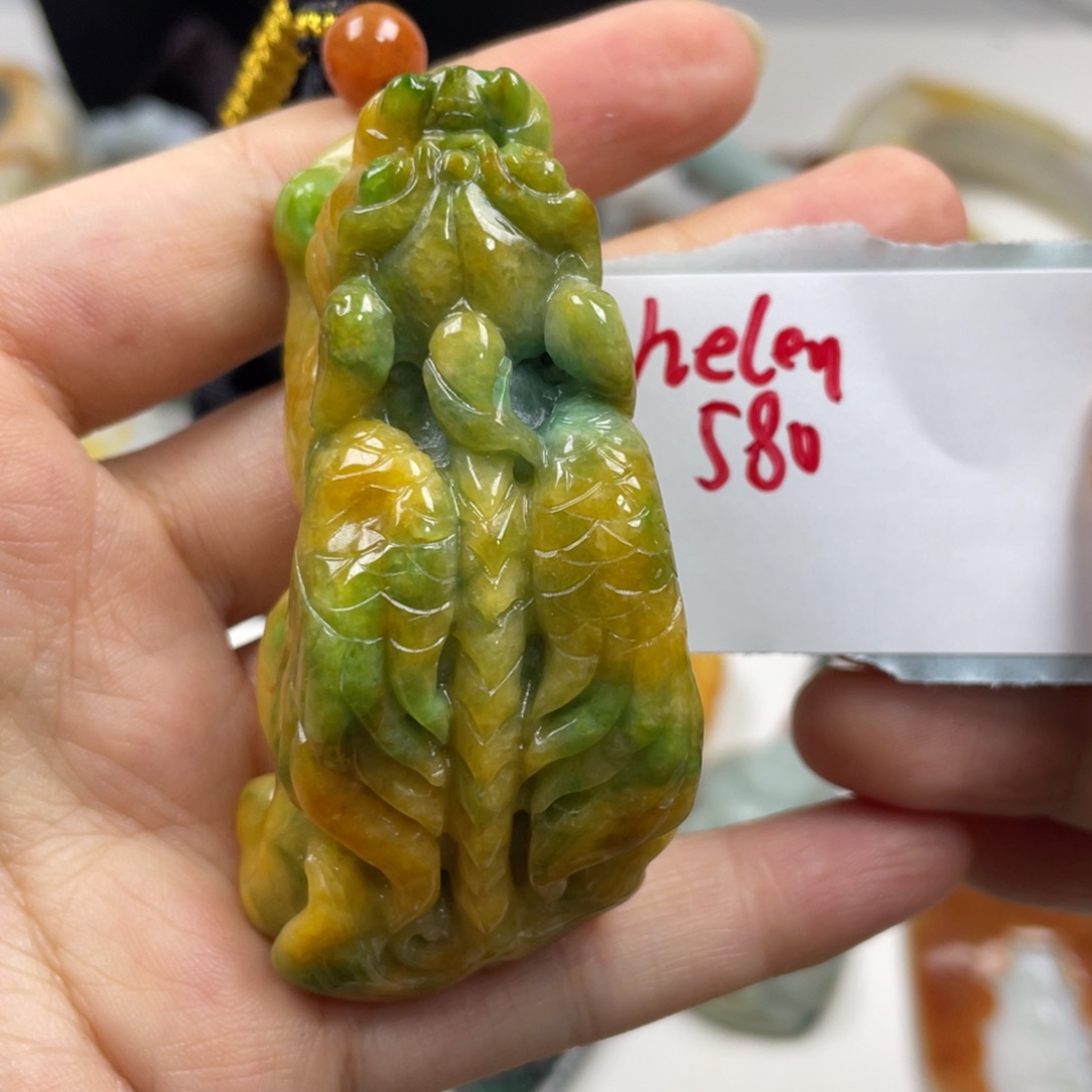 h***n翡翠未镶嵌颈饰牌子