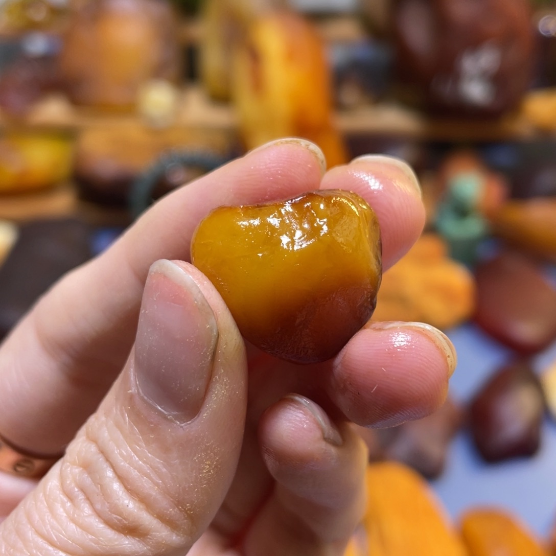 定制琥珀未镶嵌原石