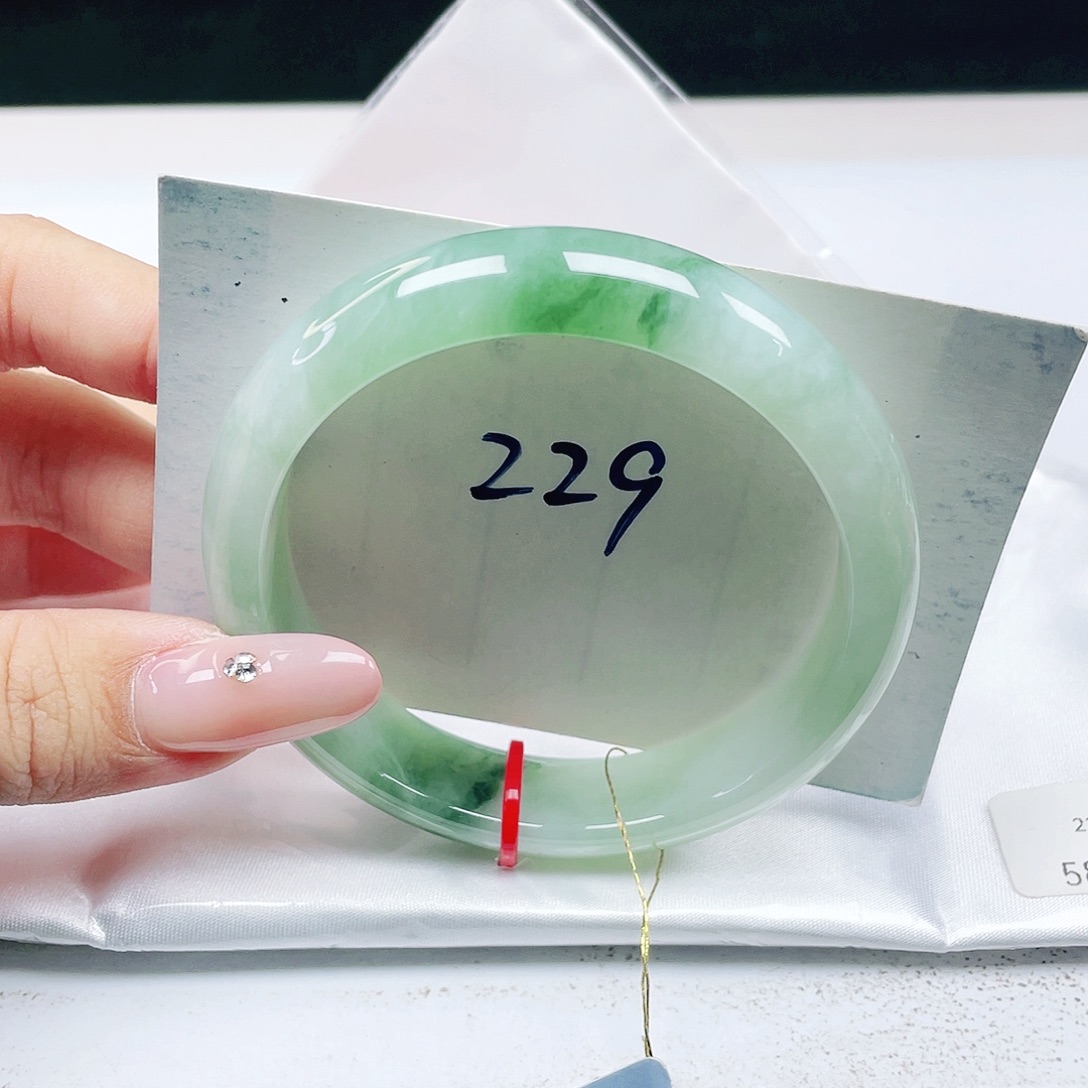 翡翠未镶嵌手镯 正圈58+