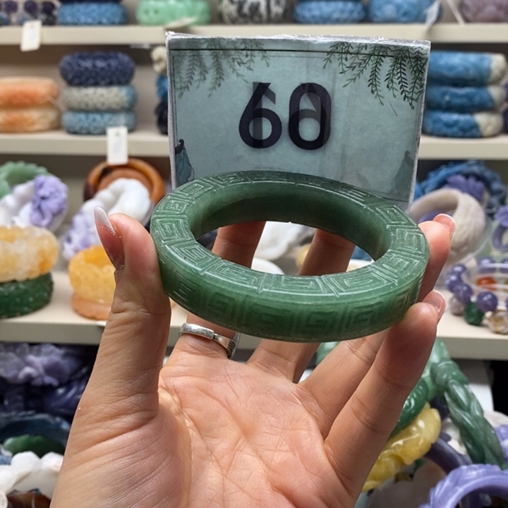 未镶嵌手镯石英岩玉