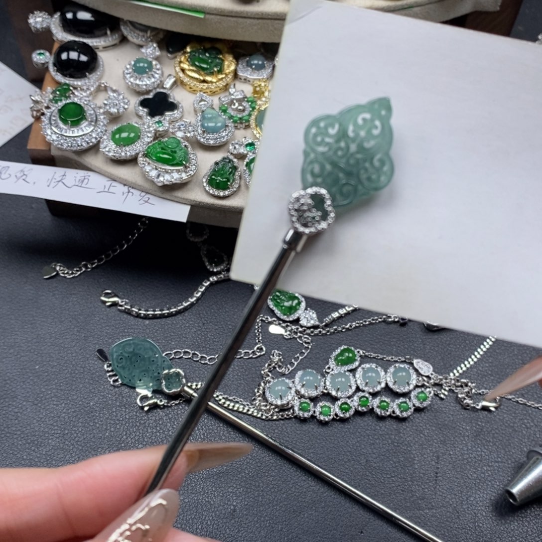 翡翠颈饰未镶嵌翡翠