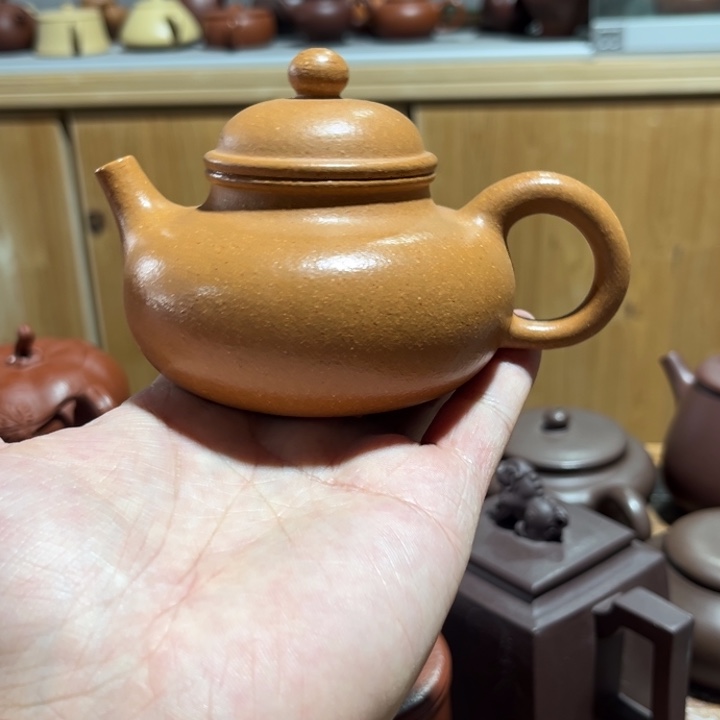 紫砂茶壶……………………………………………………………………