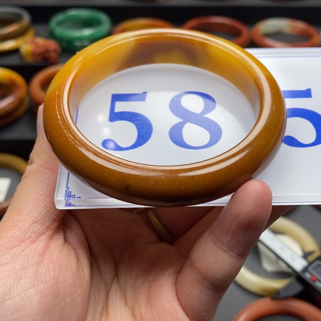 石英质玉（黄龙玉）手镯未镶嵌