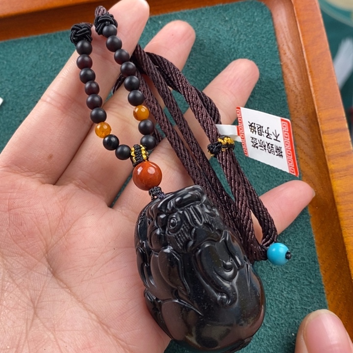 未镶嵌琥珀珠宝奇石