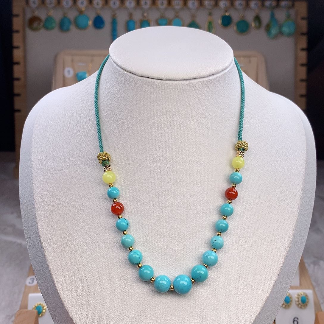 绿松石颈饰未镶嵌