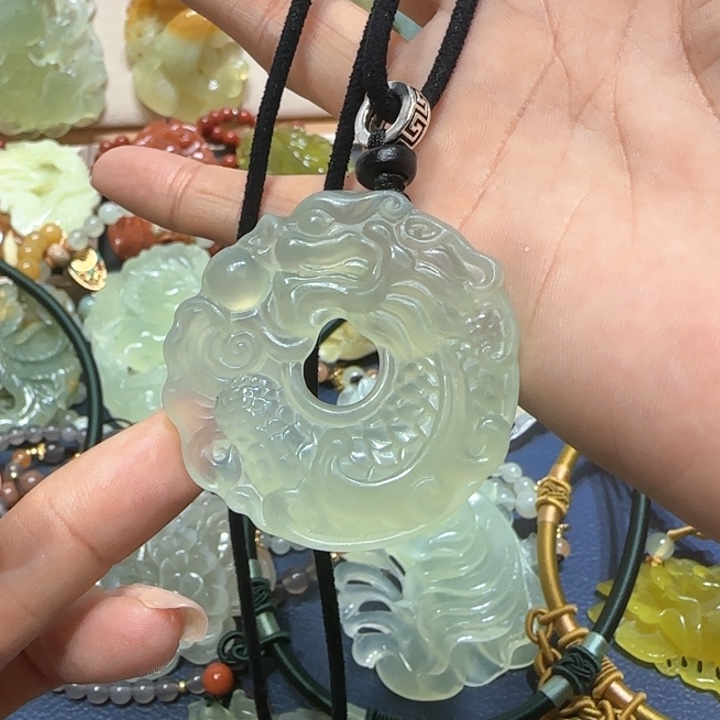 蛇纹石玉吊坠未镶嵌