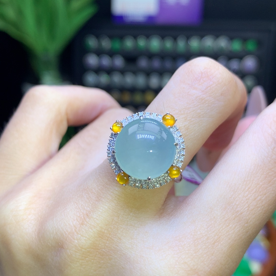 翡翠颈饰18K金镶嵌都**。天然