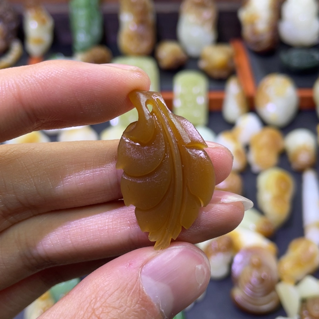 颈饰未镶嵌和田玉且末红糖树叶金枝玉叶