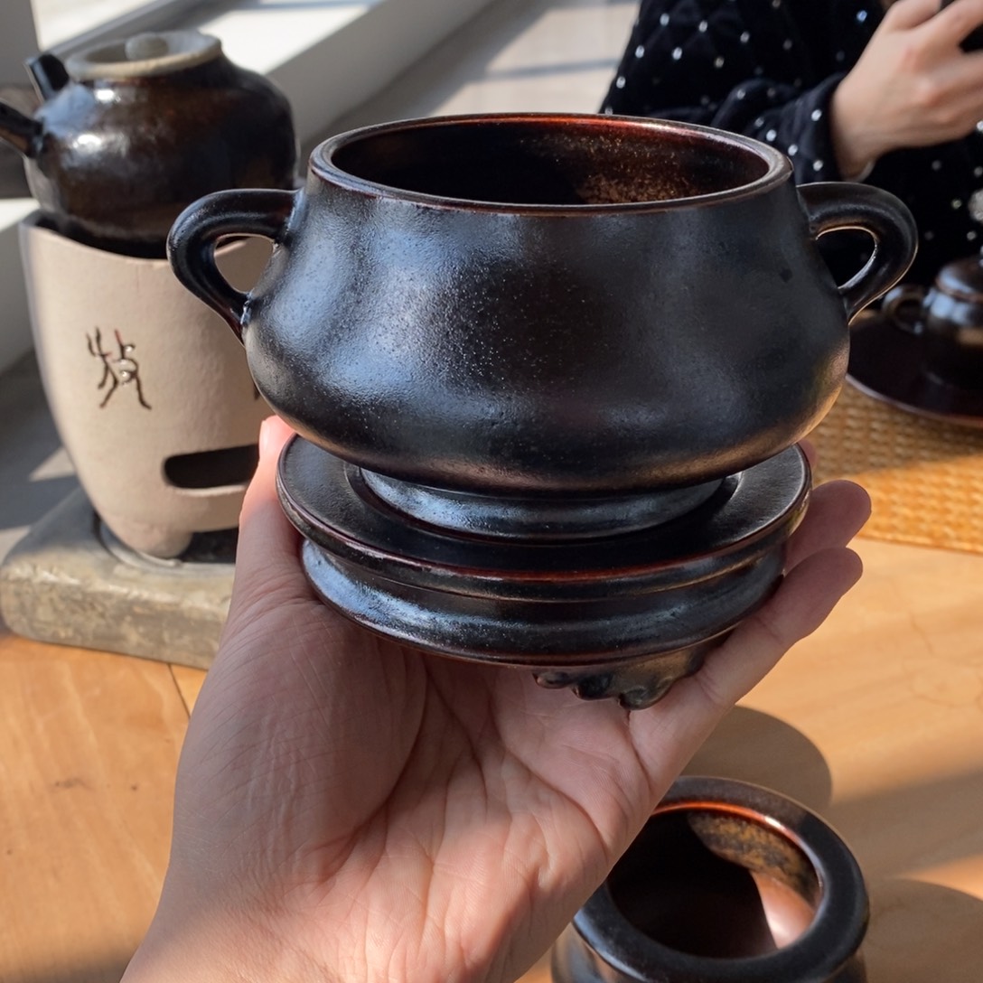 高振华黑釉蚰龙耳炉