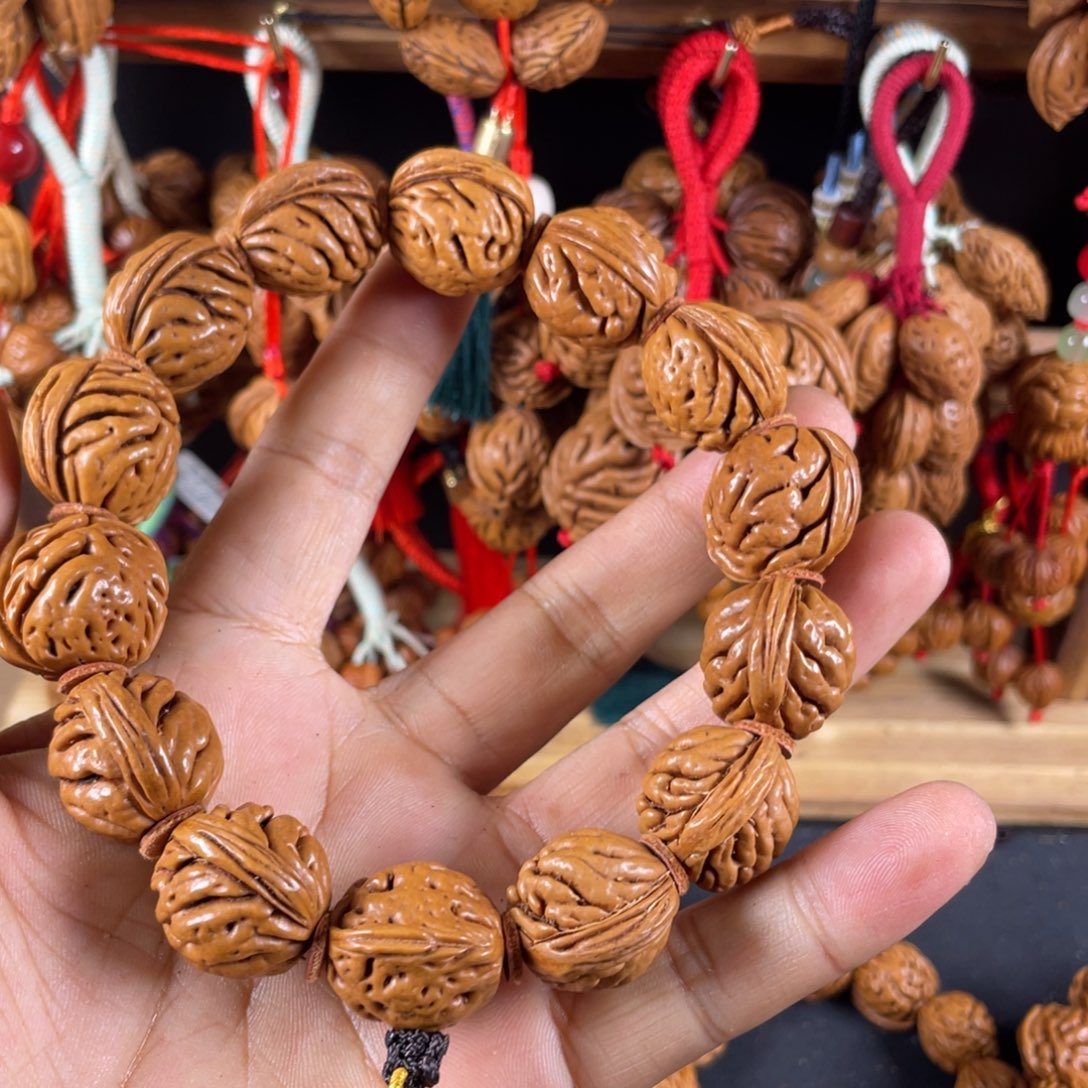 桃核吊坠手持80。20手持