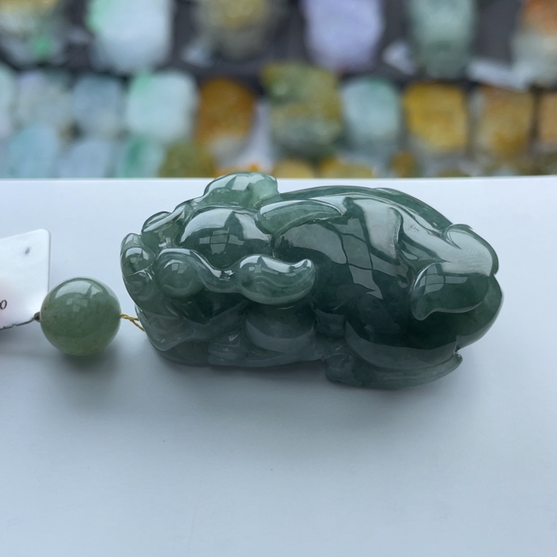 翡翠未镶嵌颈饰貔貅