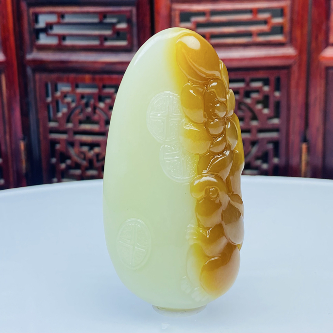 和田玉且末糖白俏雕挂件玉兔莲花巧雕