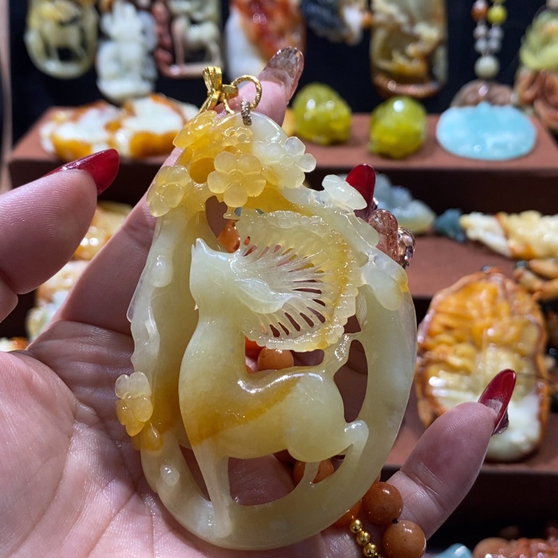 蛇纹石玉颈饰未镶嵌