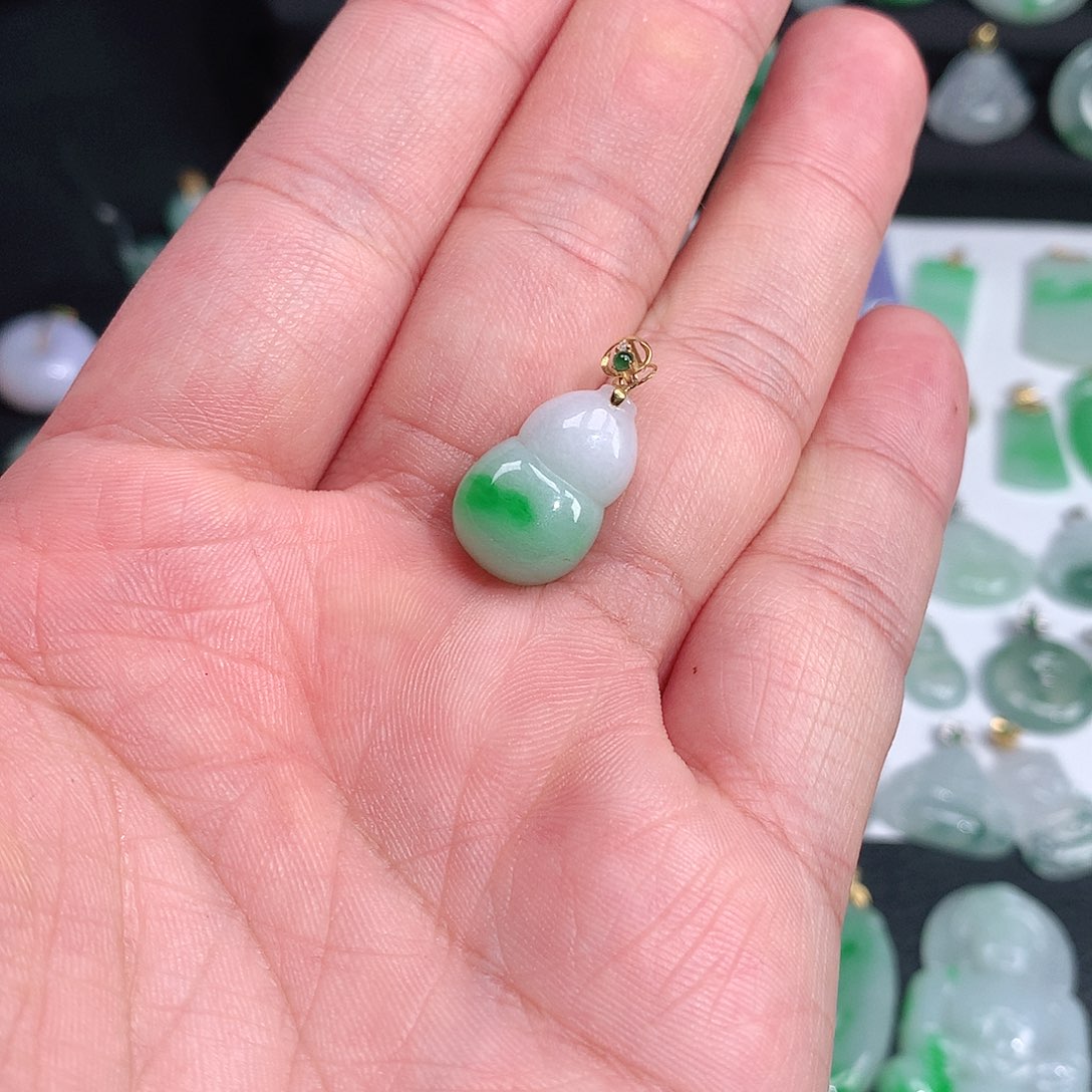 翡翠颈饰未镶嵌翡翠