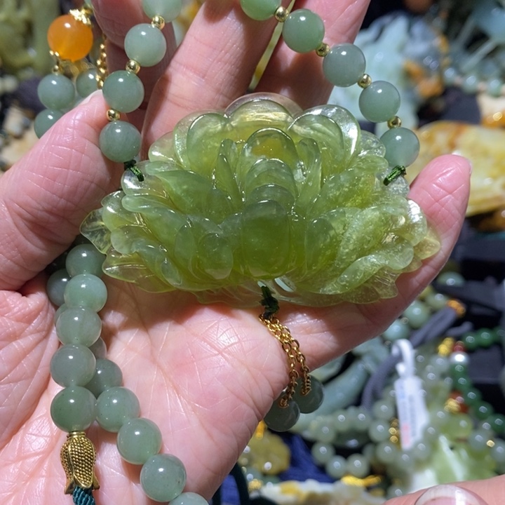 蛇纹石玉岫玉吊坠未镶嵌