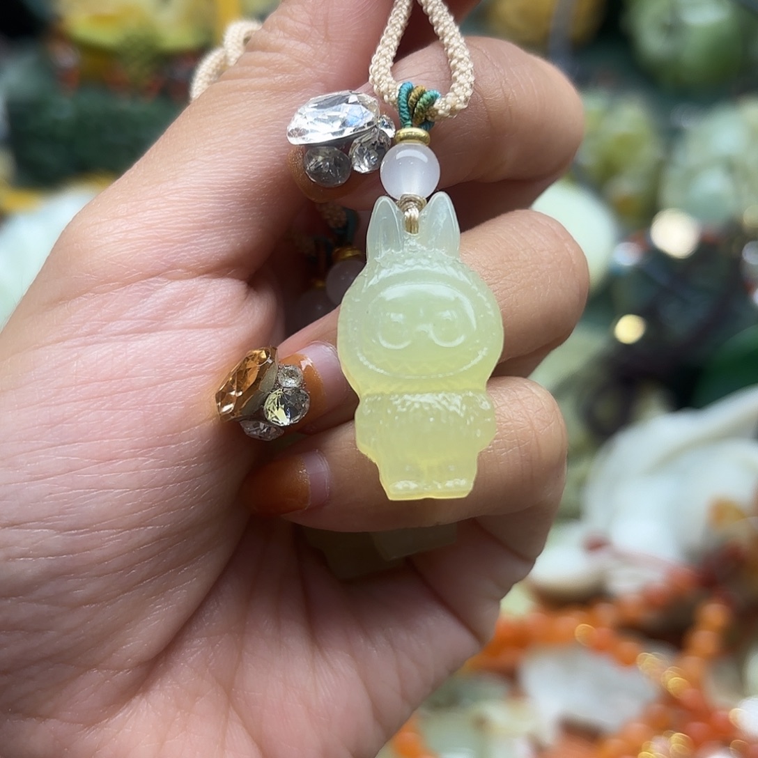 蛇纹石玉未镶嵌吊坠