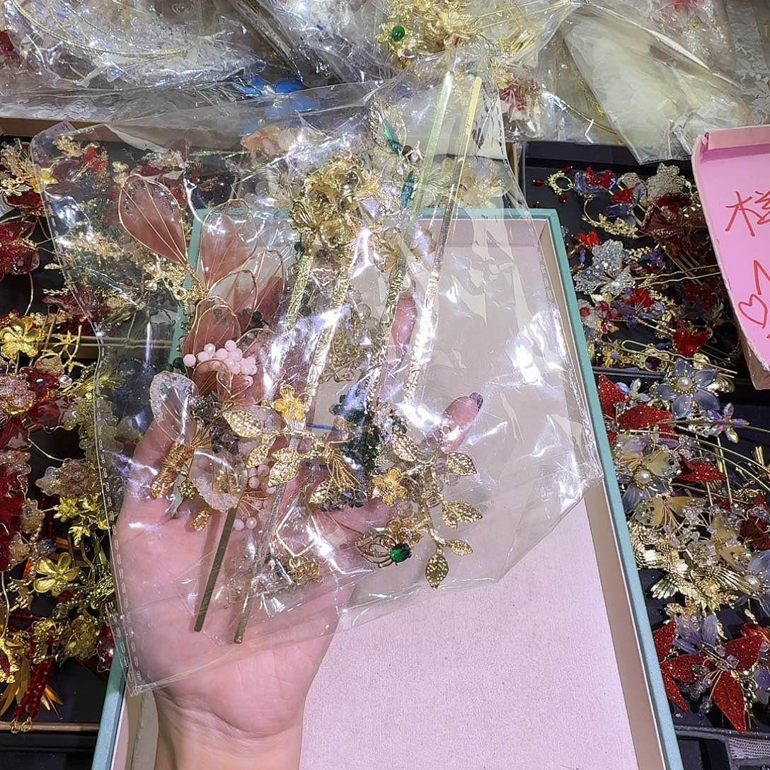 两***师混合材质新娘头饰不退不换不售后无礼盒