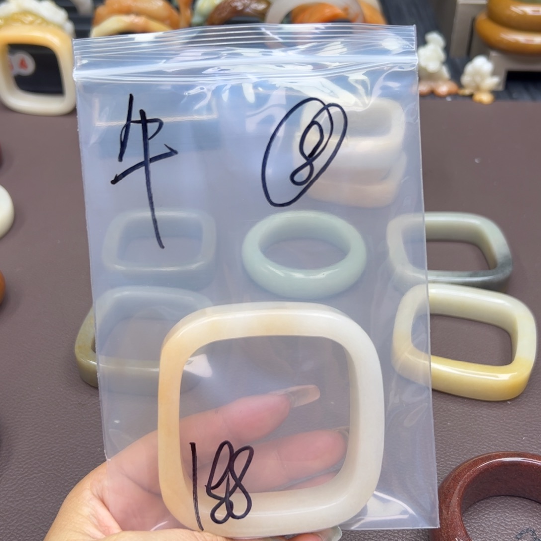 石英质玉手镯未镶嵌梦***牛