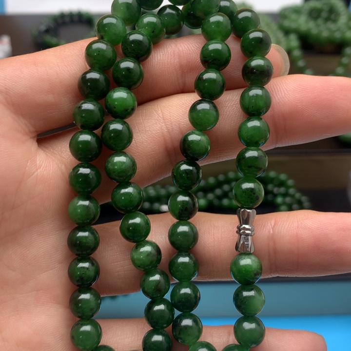 颈饰未镶嵌和田玉（碧玉）