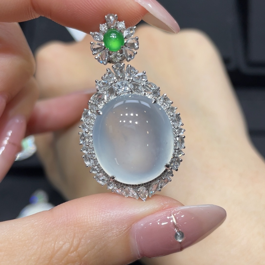 翡翠颈饰18K金镶嵌天然缅甸翡翠a货