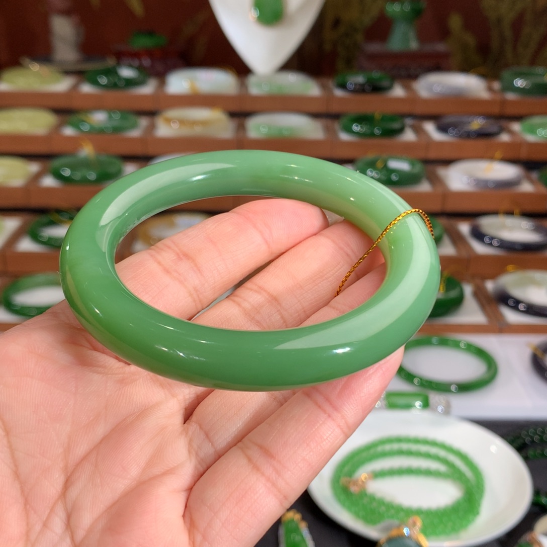 和田玉未镶嵌手镯