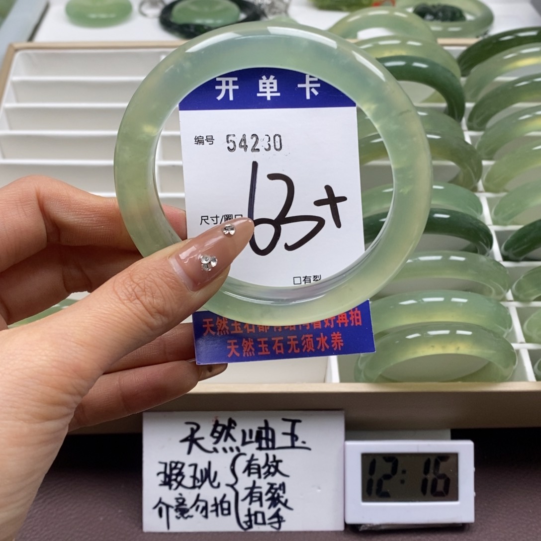 蛇纹石玉手镯未镶嵌